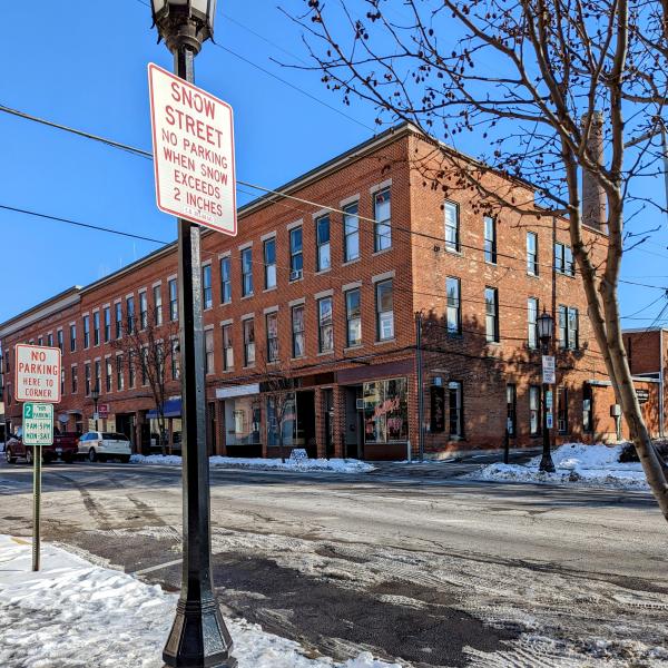 A sign designates East Market Street as a snow emergency route, with parking prohibited during snow events.